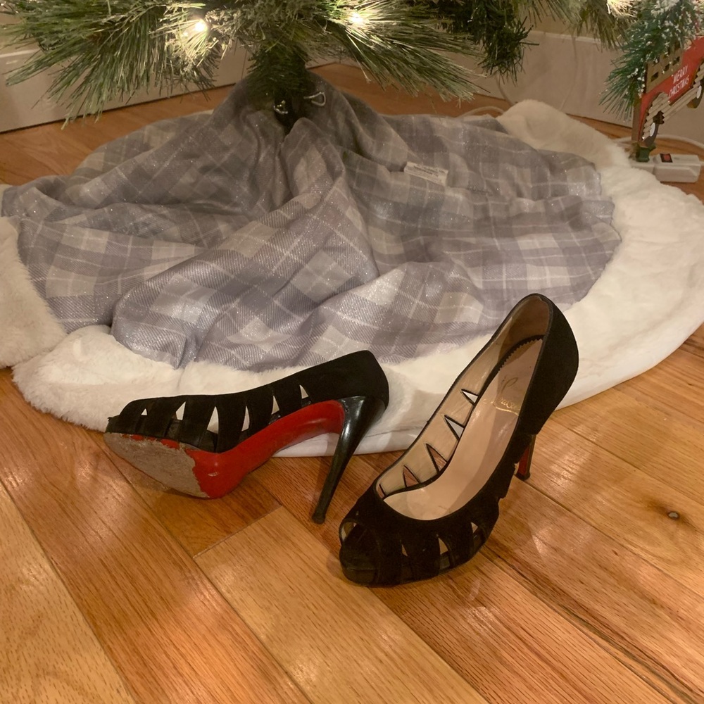 Black cut out peep toe Louboutin heels!